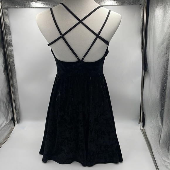 Forever 21 Crushed Velvet Fit & Flare Mini Black Dress NEVER WORN - Picture 6 of 8